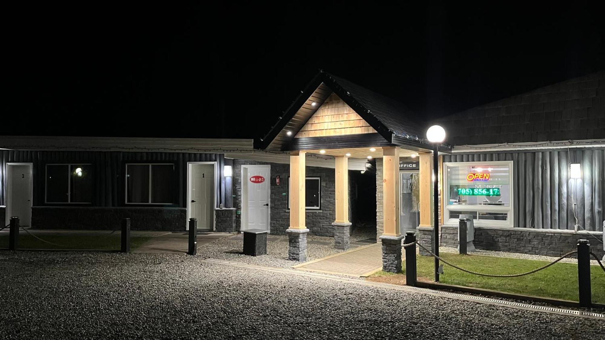 Mystic Isle Motel Wawa Buitenkant foto